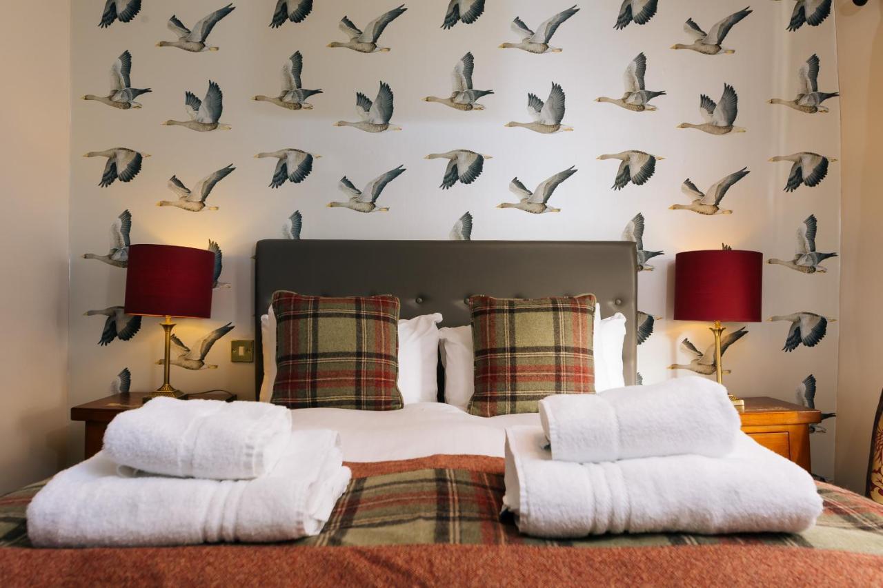 The Red Lion 3*