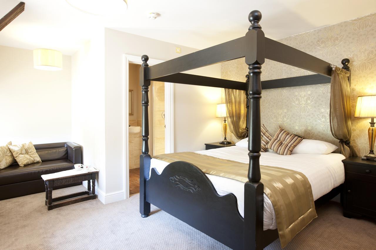 The Red Lion 3*